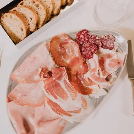 Del Feudo & Restaurant カステルヴェトロ・ディ・モーデナ