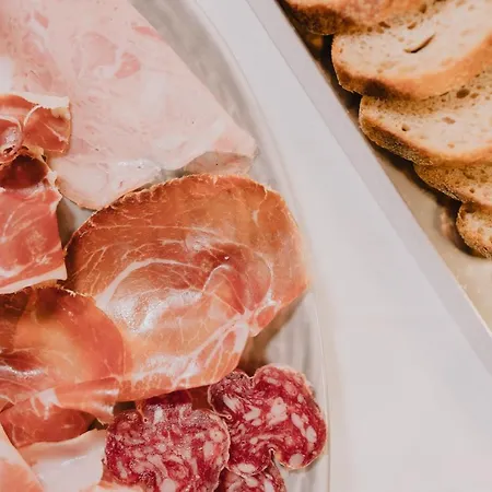 Del Feudo & Restaurant カステルヴェトロ・ディ・モーデナ