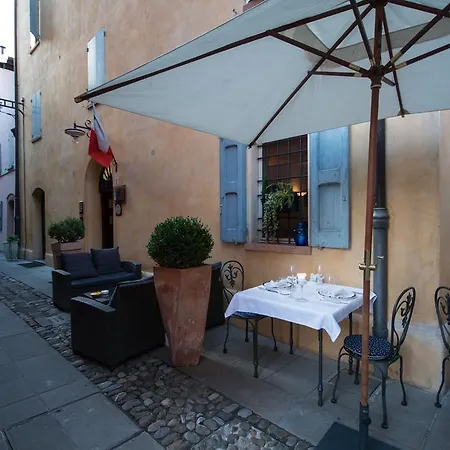 Del Feudo & Restaurant カステルヴェトロ・ディ・モーデナ