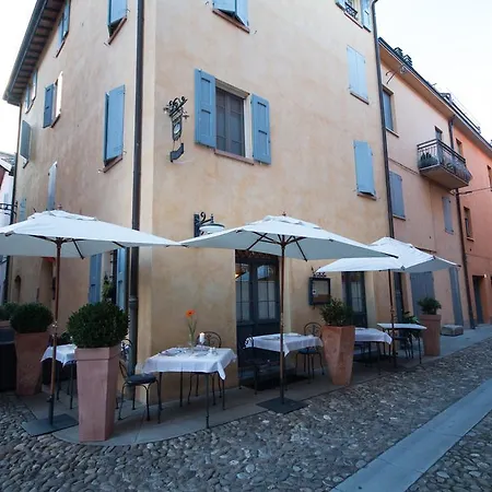 Del Feudo & Restaurant カステルヴェトロ・ディ・モーデナ